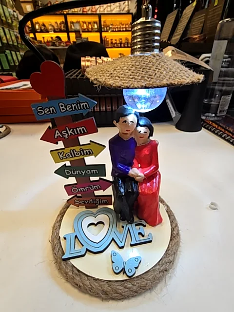 Figürlü Yuvarlak Love Yazılı Işıklı Biblo