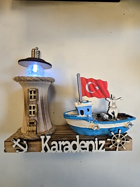 Deniz Feneri & Kayık Figürlü Karadeniz Yazılı Işıklı Biblo