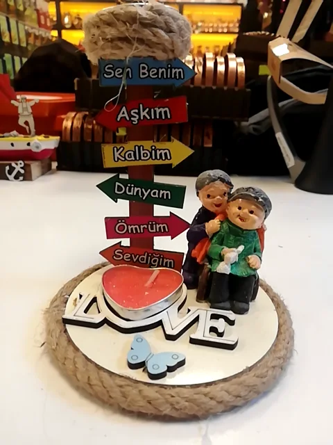 Figürlü Yuvarlak Love Yazılı Mumluk